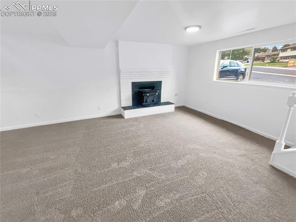 Image 21 of 23: Living Room