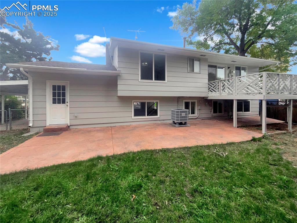 Image 22 of 23: Back of Structure