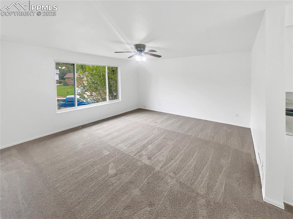 Image 3 of 23: Living Room