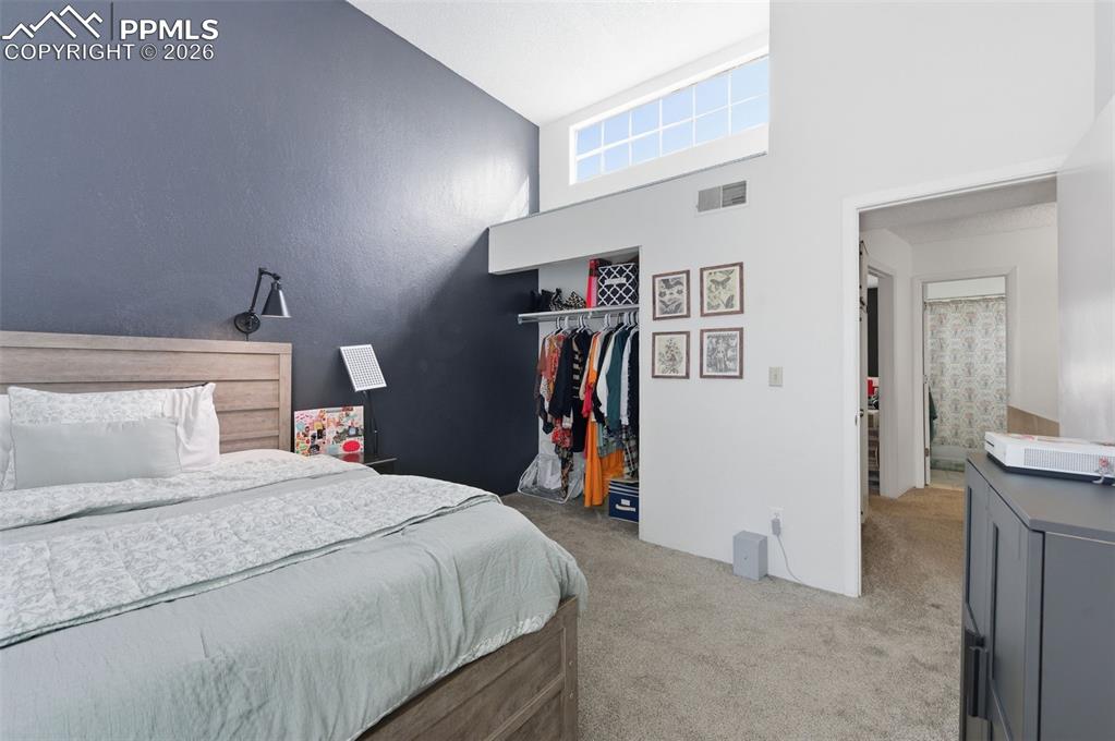 Image 12 of 18: Bedroom