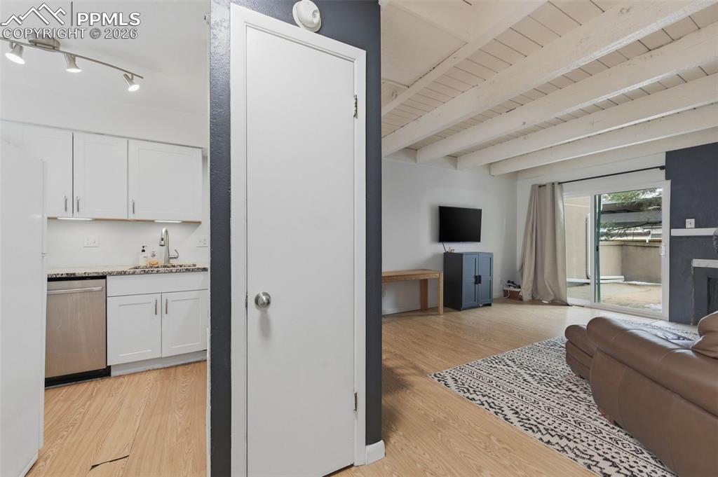 Image 3 of 18: Living Room