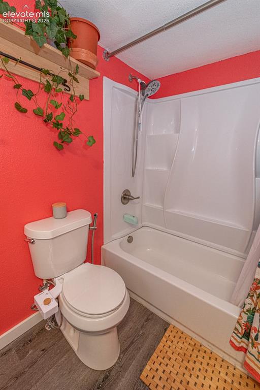 Image 22 of 28: Bathroom