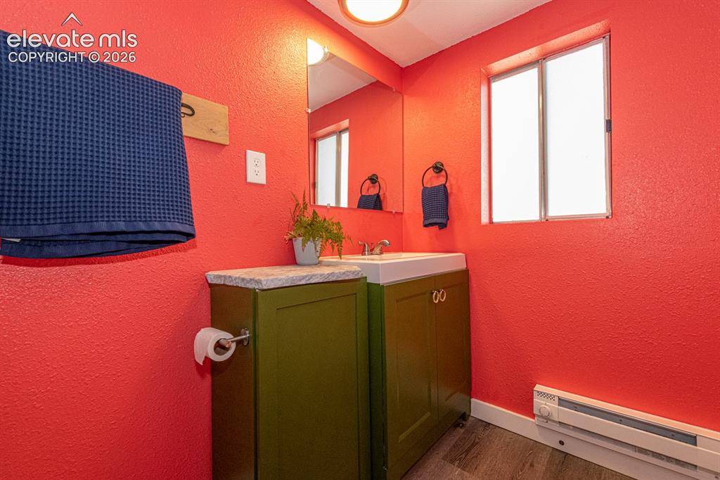 Image 23 of 28: Bathroom
