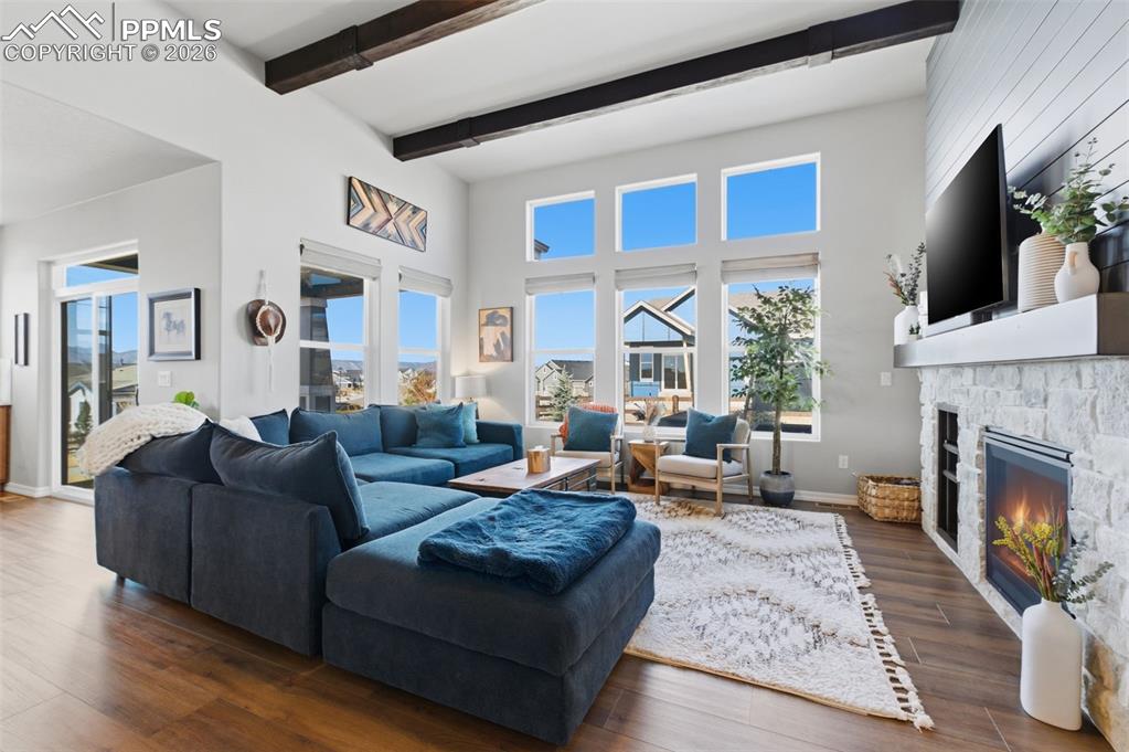 Image 3 of 44: Vaulted 12