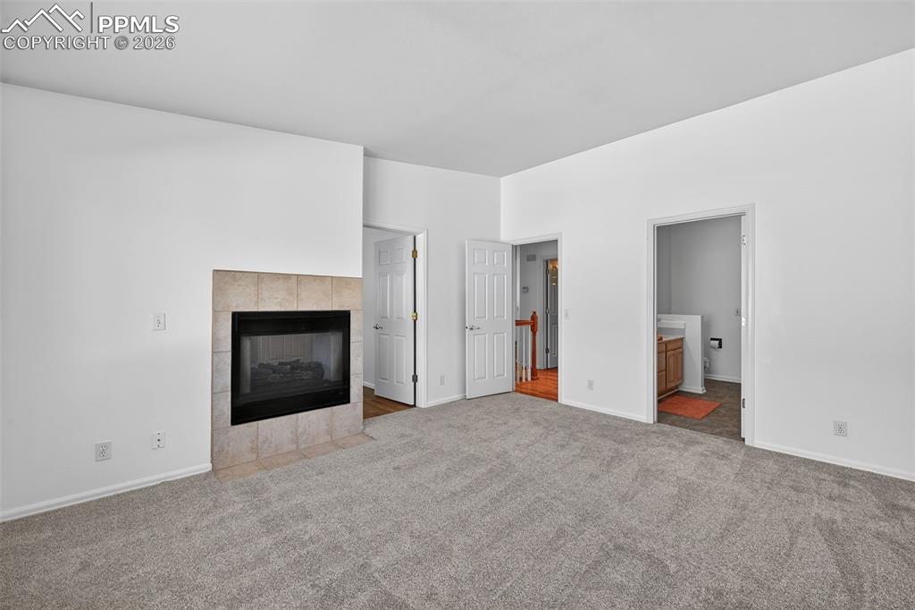 Image 16 of 32: Living Room