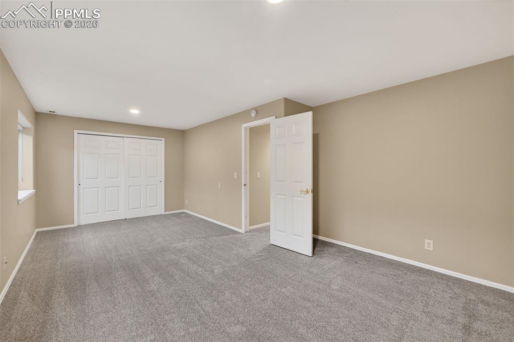 Image 27 of 32: Bedroom