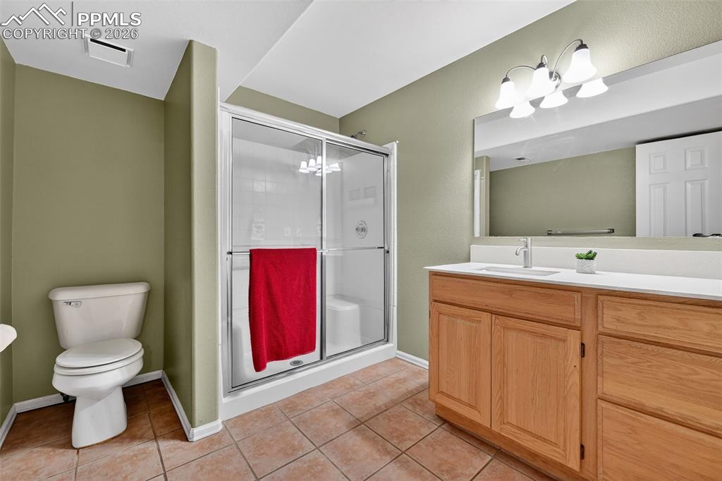 Image 28 of 32: Bathroom