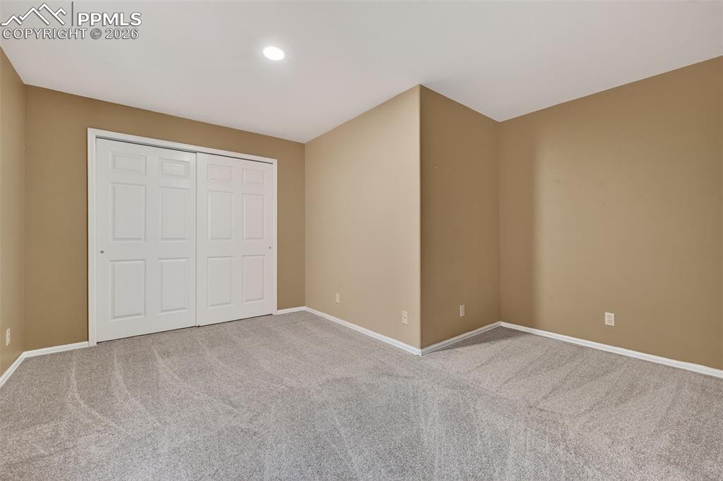 Image 29 of 32: Bedroom