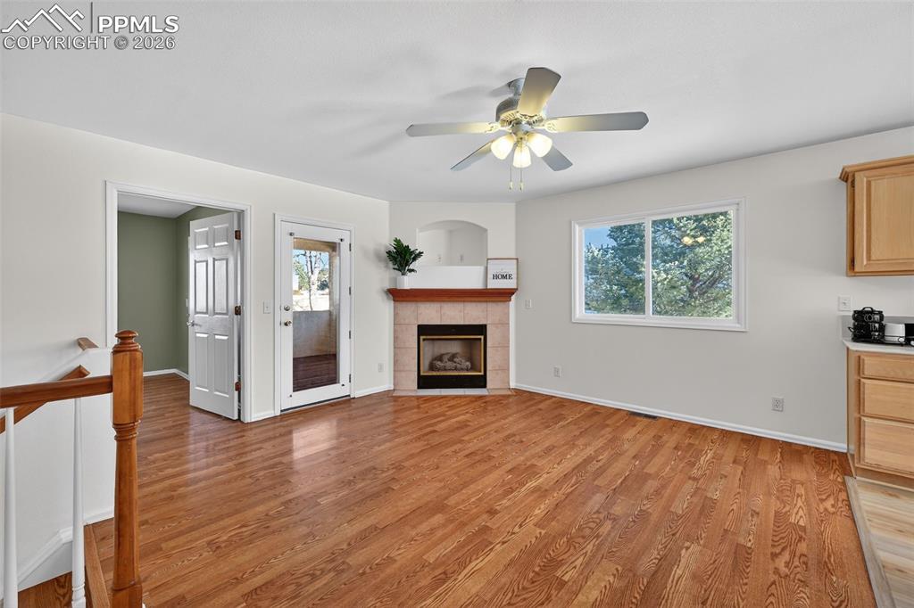 Image 5 of 32: Living Room