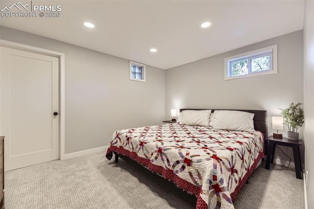 Image 14 of 33: Bedroom