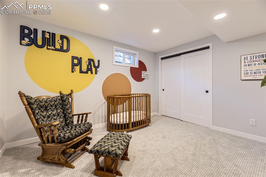 Image 19 of 33: Sitting Room