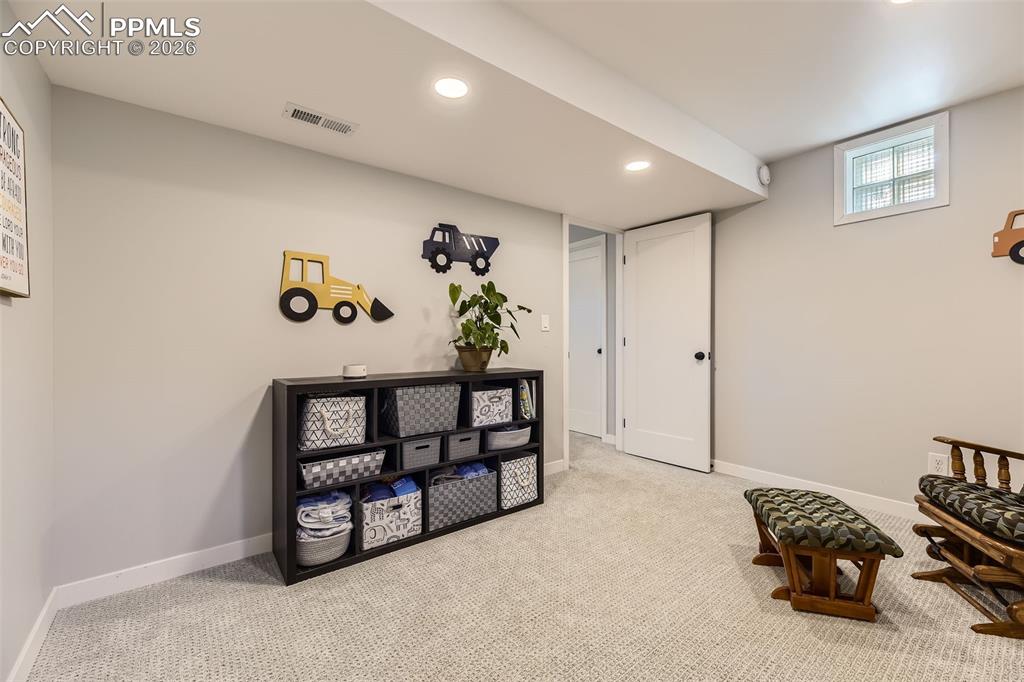 Image 20 of 33: Sitting Room