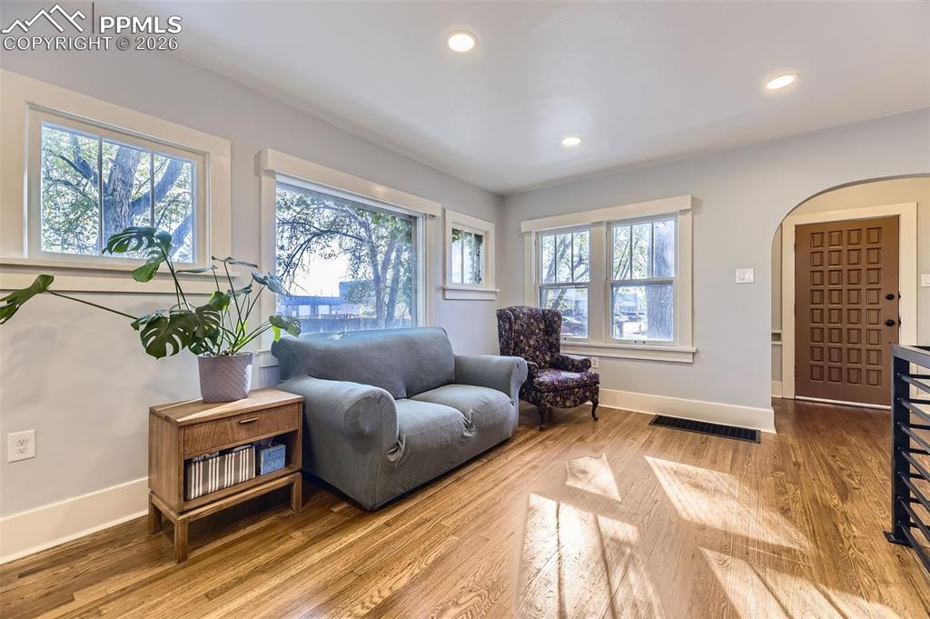 Image 4 of 33: Sitting Room