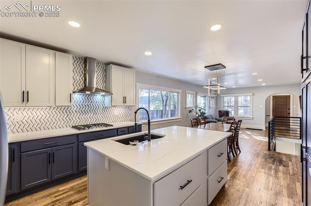 Image 9 of 33: Kitchen