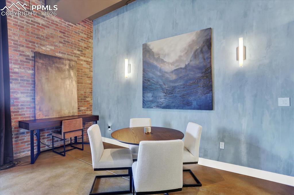 Image 11 of 49: Dining Area