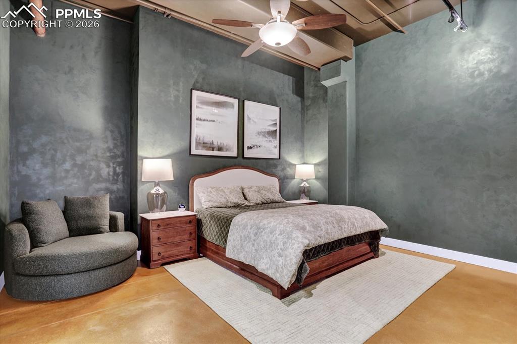 Image 17 of 49: Bedroom