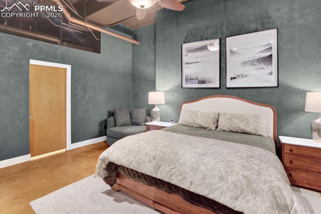 Image 19 of 49: Bedroom