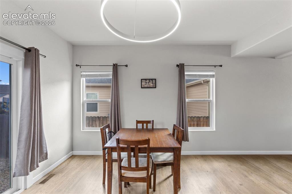 Image 14 of 39: Dining Area