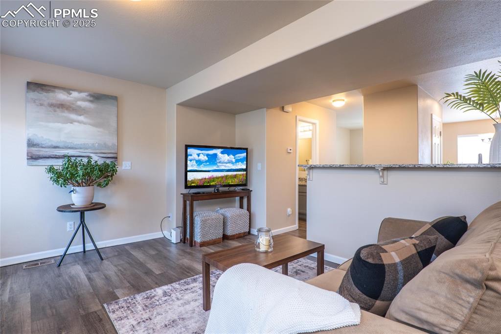 Image 11 of 25: Living Room