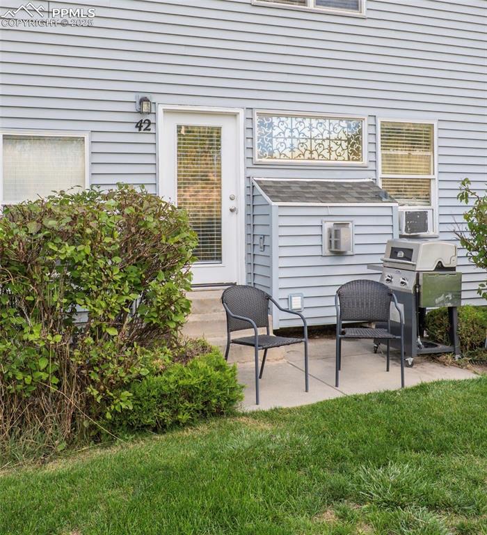 Image 12 of 25: Outdoor back patio.