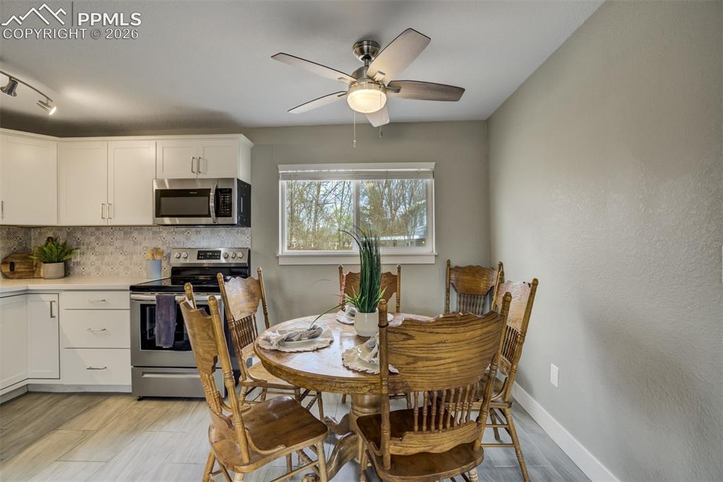 Image 8 of 29: Dining Area
