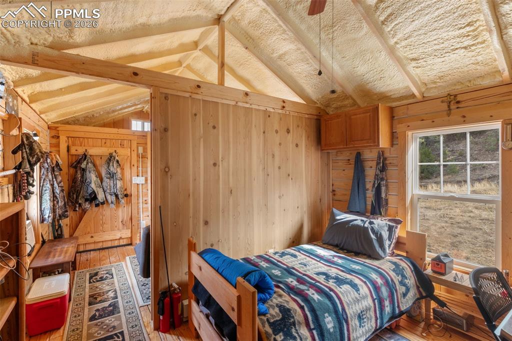 Image 16 of 50: Main cabin sleeping area.