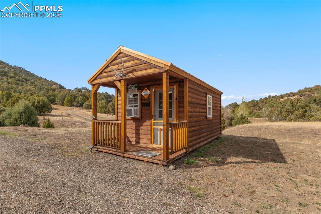 Image 24 of 50: Bunkhouse cabin.