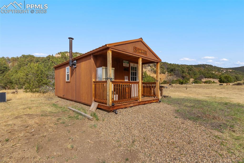 Image 35 of 50: Side of saloon cabin.