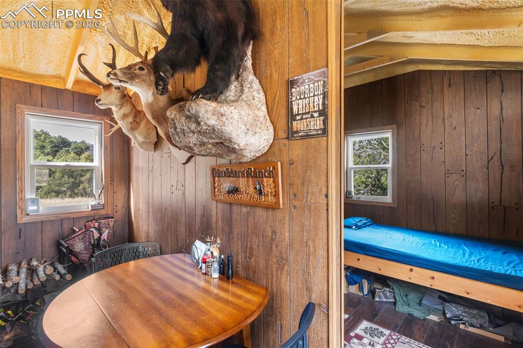 Image 39 of 50: Saloon cabin dining area.