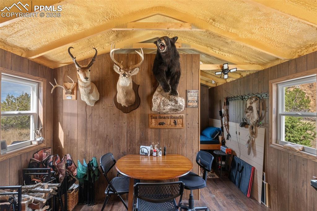 Image 41 of 50: Saloon cabin dining area.