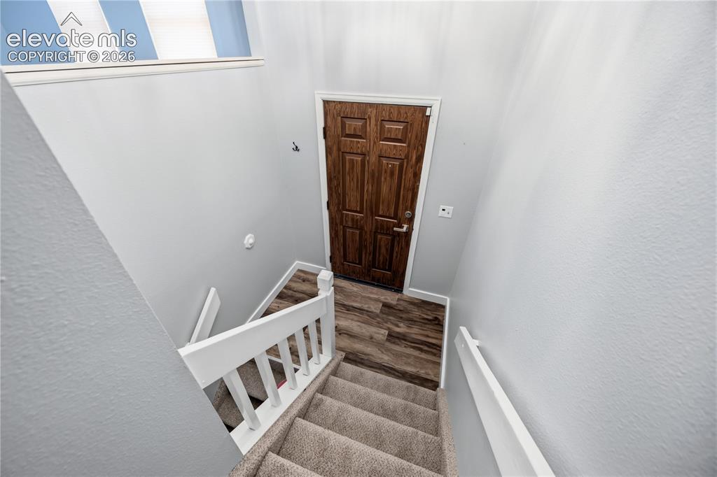 Image 11 of 32: Foyer