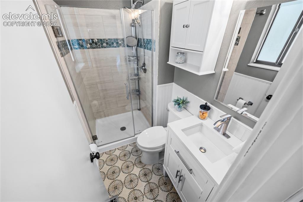 Image 16 of 32: Bathroom