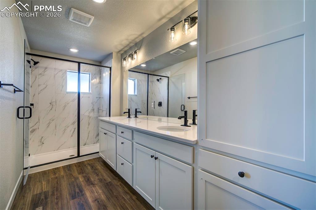 Image 25 of 41: Master Bathroom