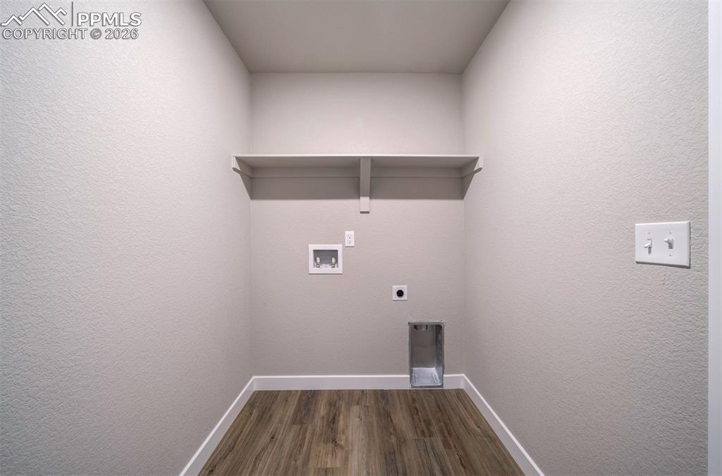 Image 29 of 41: Laundry