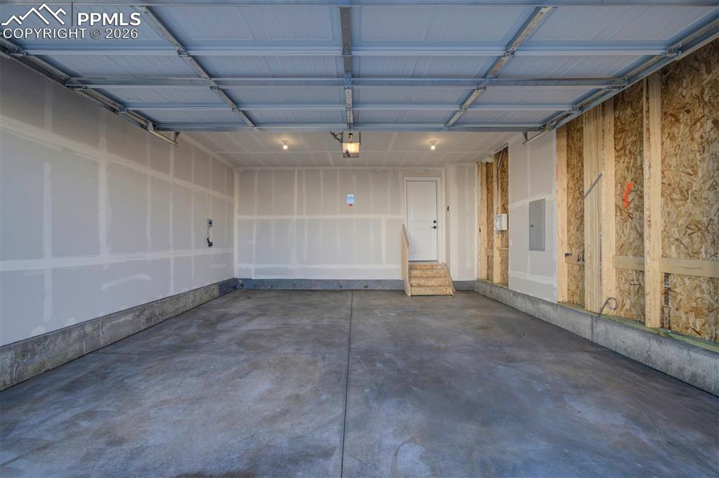 Image 41 of 41: Garage