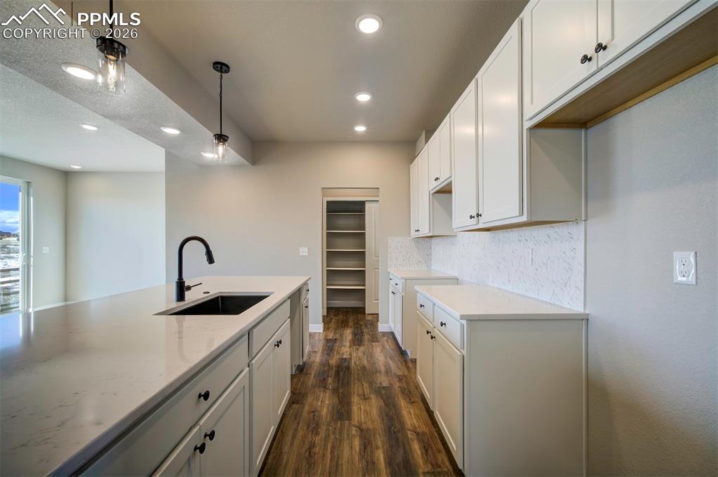 Image 8 of 41: Kitchen