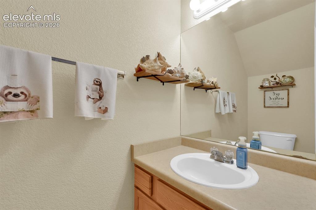 Image 11 of 17: Main-level half bath