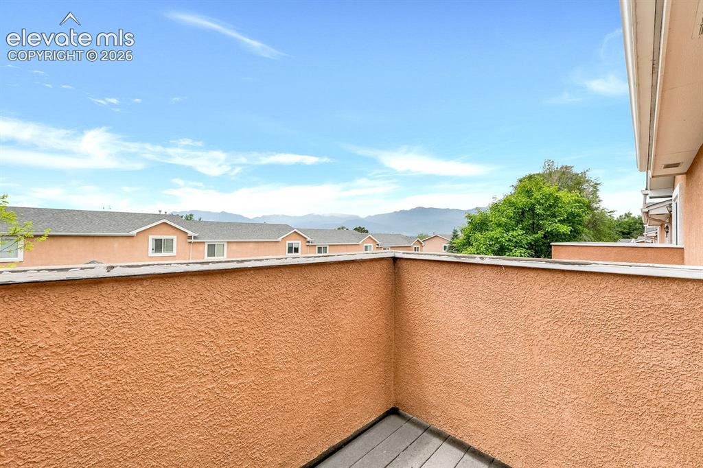 Image 16 of 17: Balcony