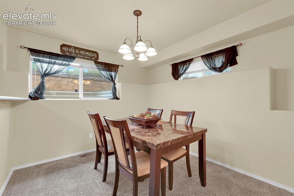 Image 7 of 17: Dining Area