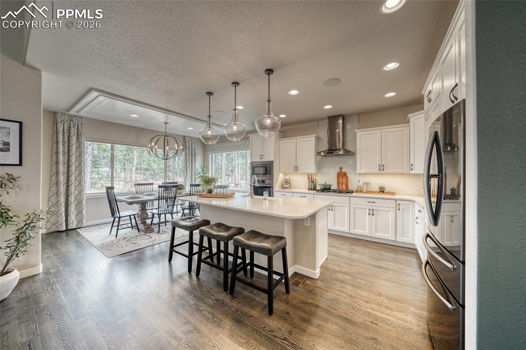 Image 15 of 50: Kitchen