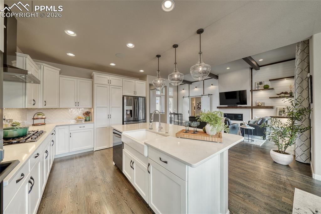 Image 17 of 50: Kitchen