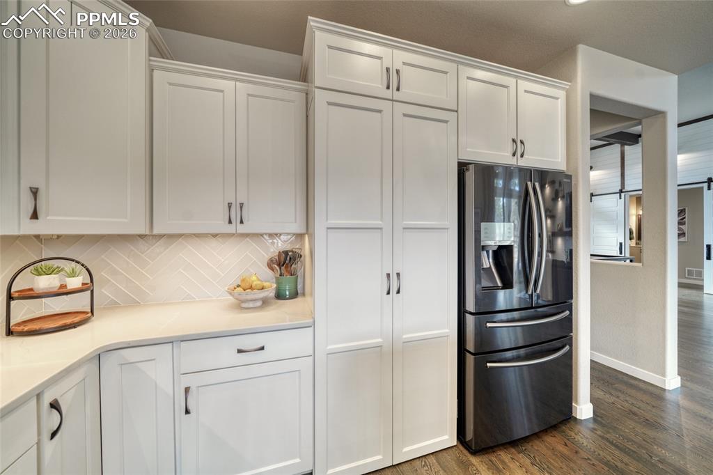 Image 19 of 50: Kitchen