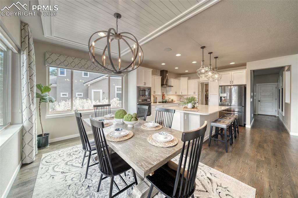 Image 23 of 50: Dining Area