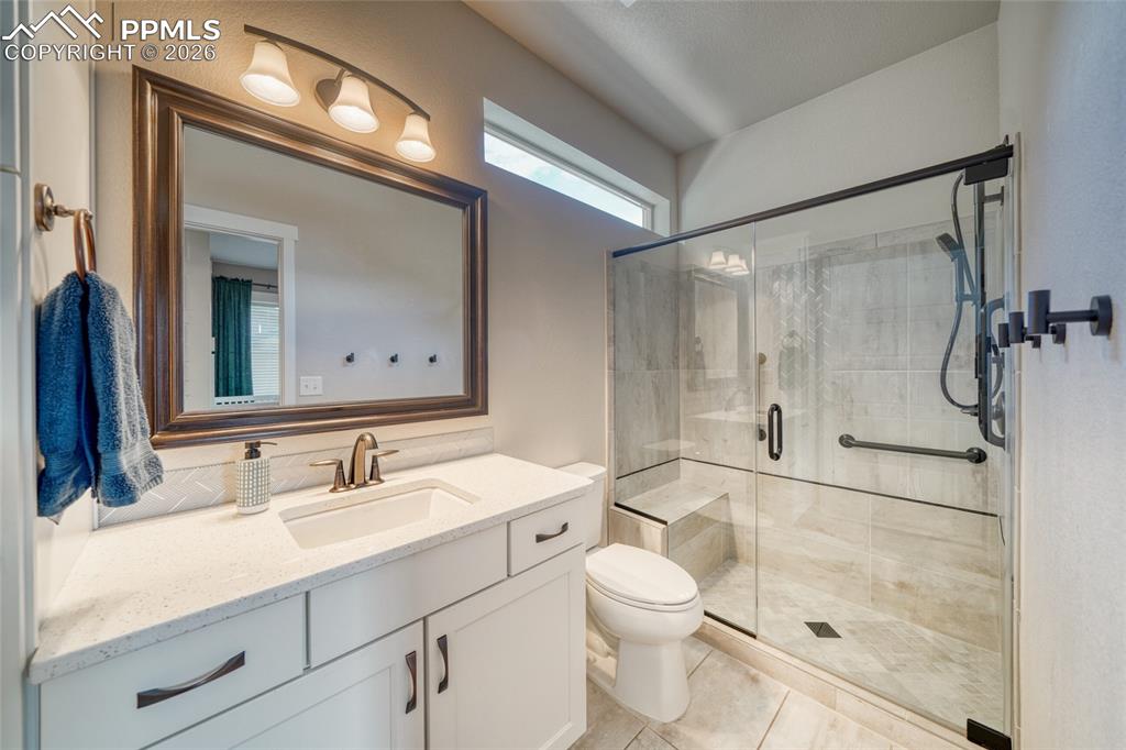 Image 30 of 50: Bathroom