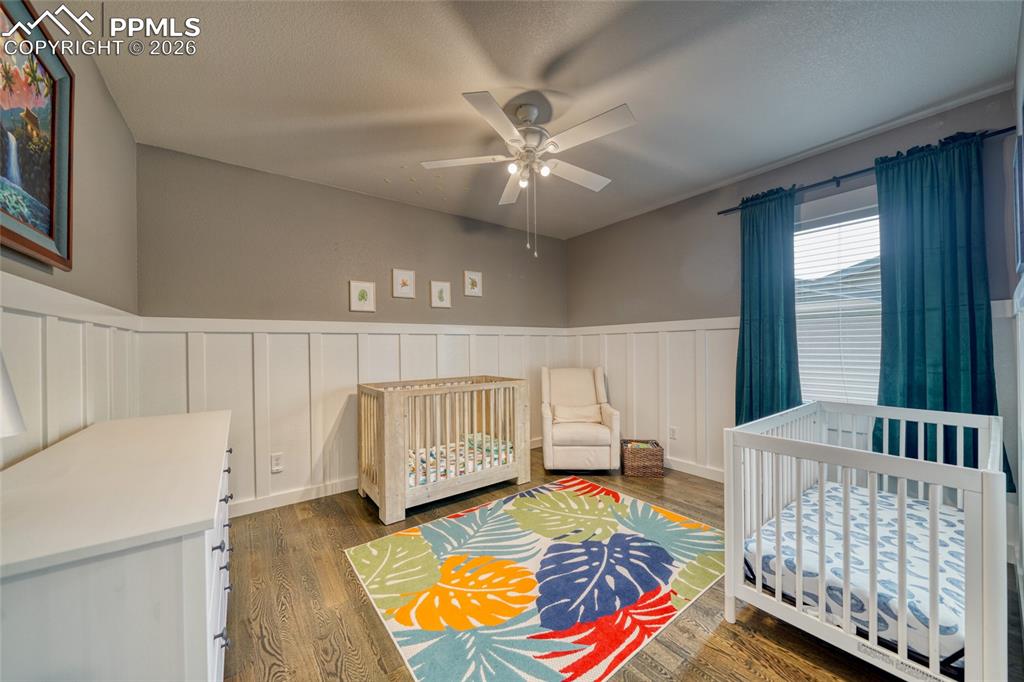 Image 31 of 50: Bedroom