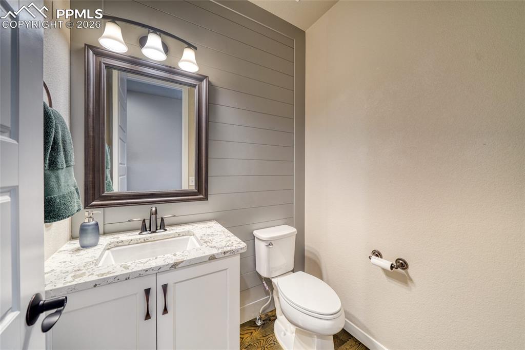 Image 32 of 50: Bathroom