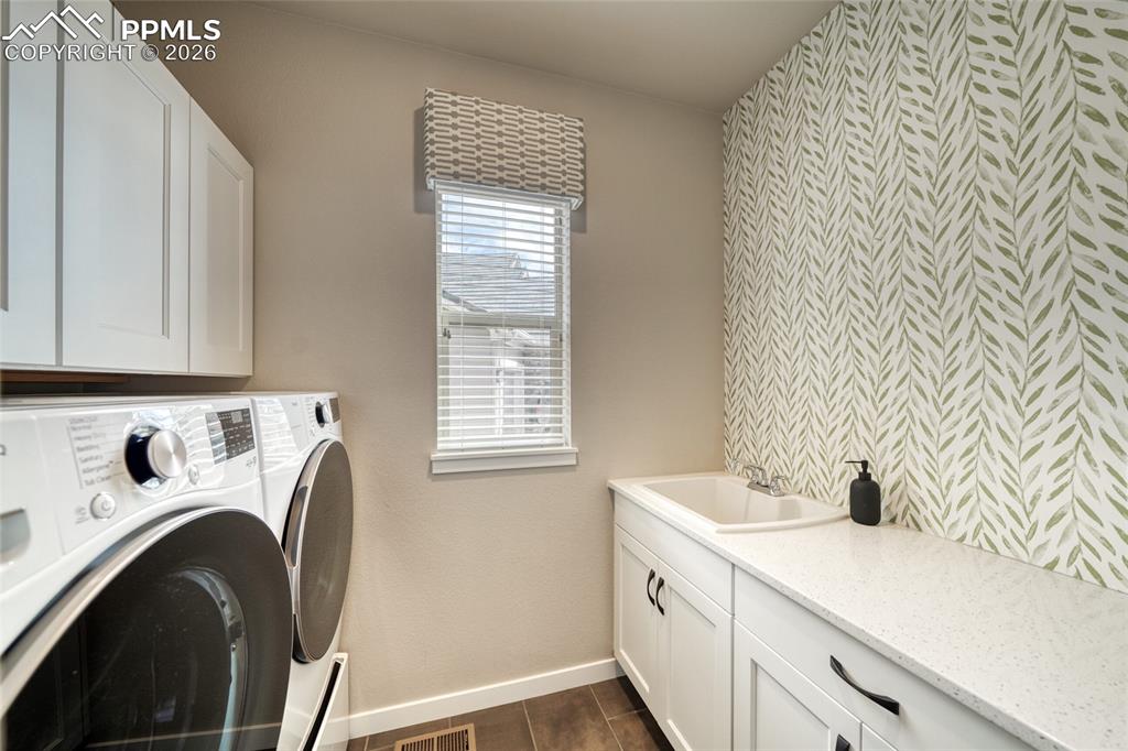 Image 34 of 50: Laundry