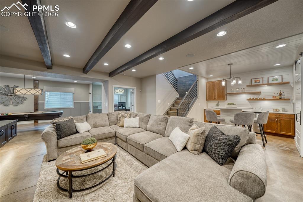 Image 41 of 50: Living Room