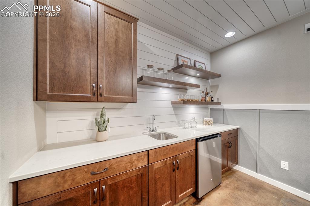 Image 43 of 50: Kitchen