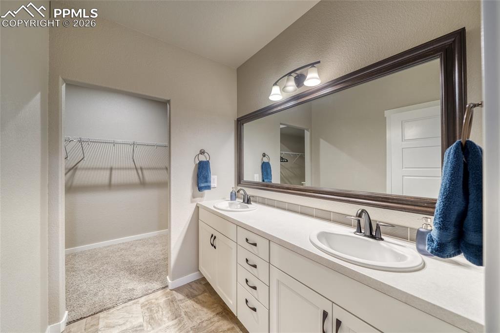 Image 46 of 50: Bathroom